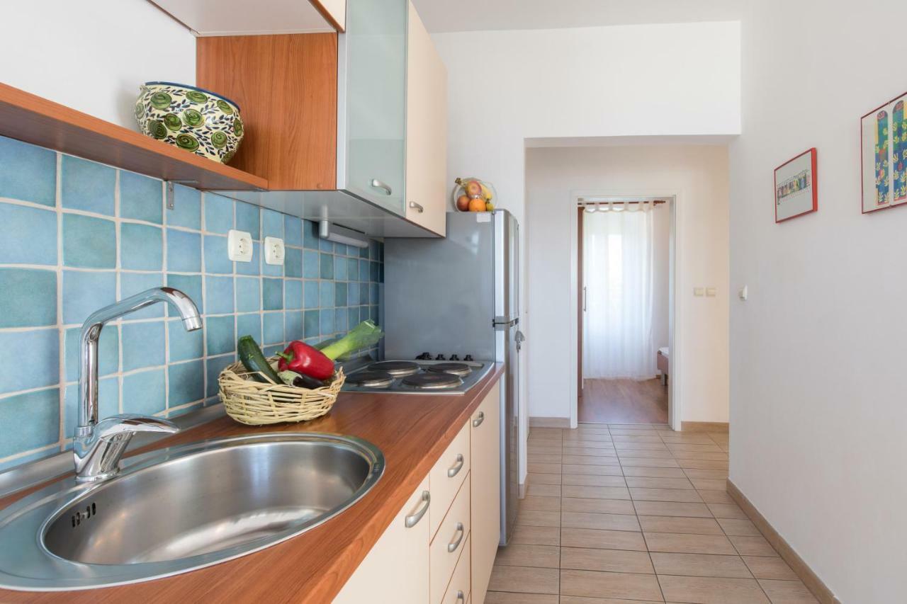 Apartments Ivona Малинска Экстерьер фото