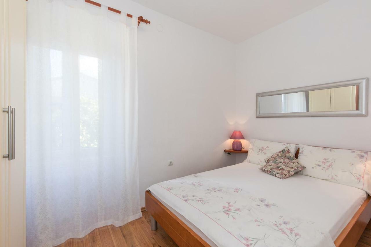 Apartments Ivona Малинска Экстерьер фото