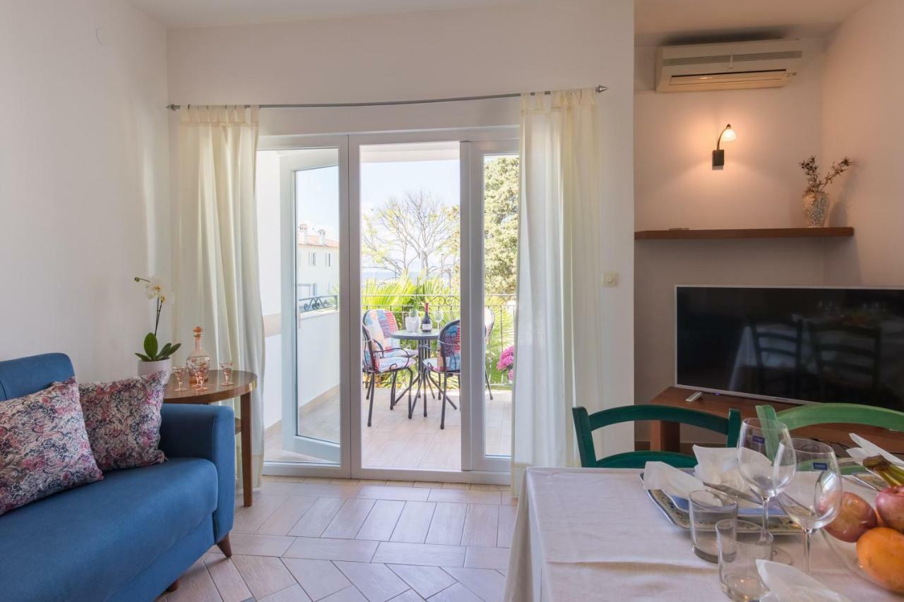 Apartments Ivona Малинска Экстерьер фото
