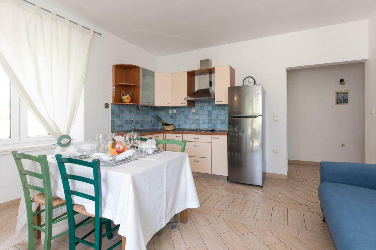 Apartments Ivona Малинска Экстерьер фото