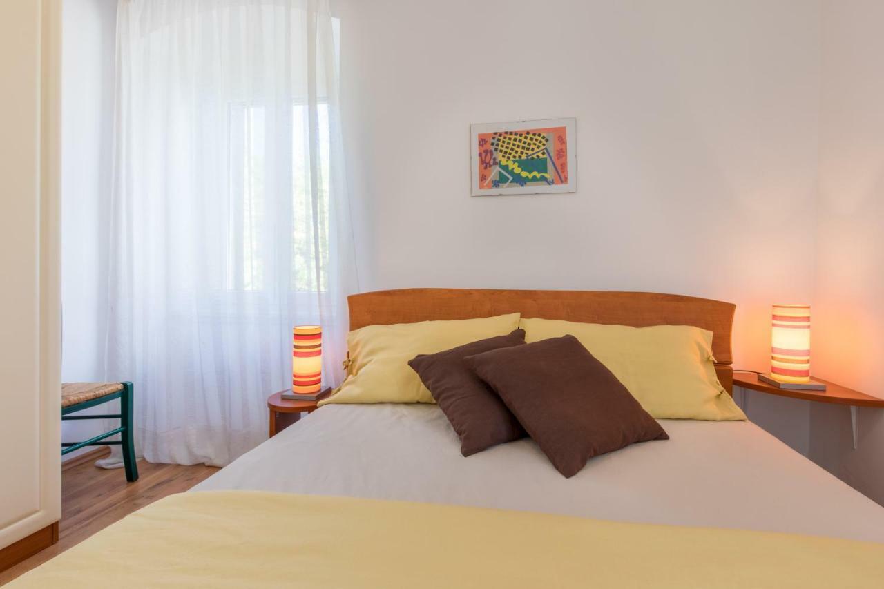 Apartments Ivona Малинска Экстерьер фото