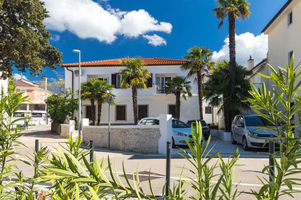 Apartments Ivona Малинска Экстерьер фото