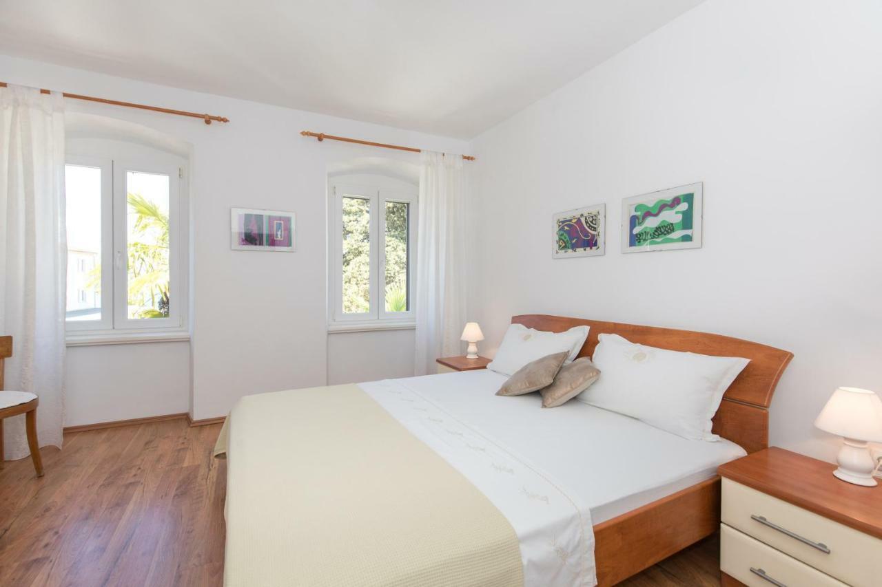 Apartments Ivona Малинска Экстерьер фото