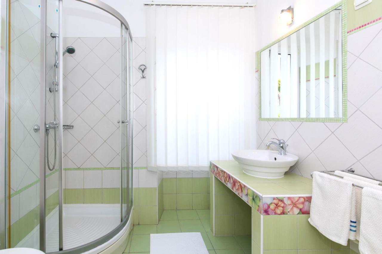 Apartments Ivona Малинска Экстерьер фото