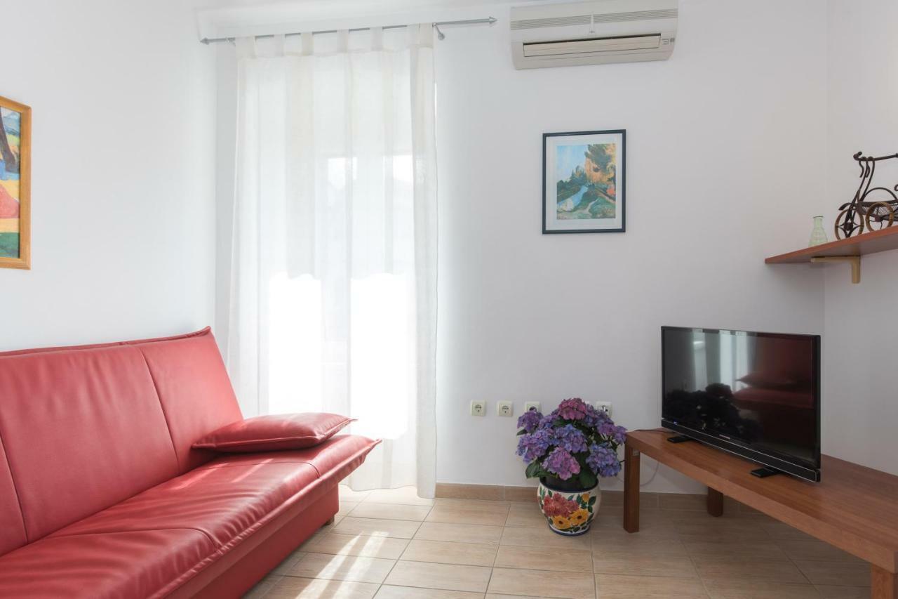 Apartments Ivona Малинска Экстерьер фото